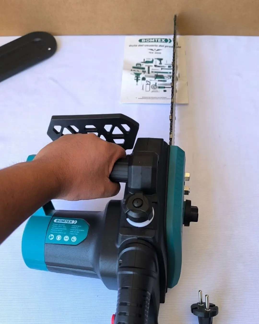 Motosierra Electrica BOMTEX 1800W – 16″ - Imagen 3